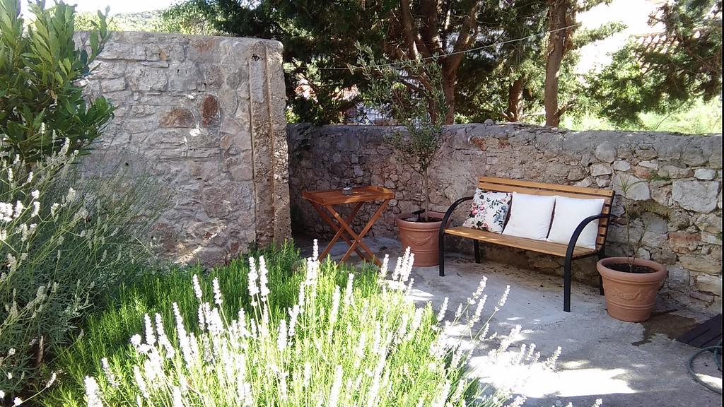 D House Authentic Zlarin House, Relaxing Courtyard And Terrace Villa Cameră foto